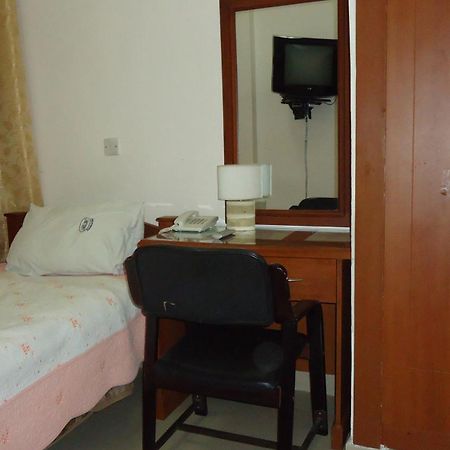 Rainbow Hotel Dar es Salaam Habitación foto